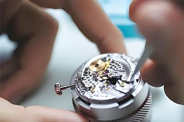 换苏州卡地亚手表电池