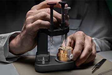 苏州卡地亚表受磁维修